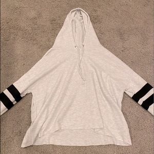 Kohl’s cropped off white top